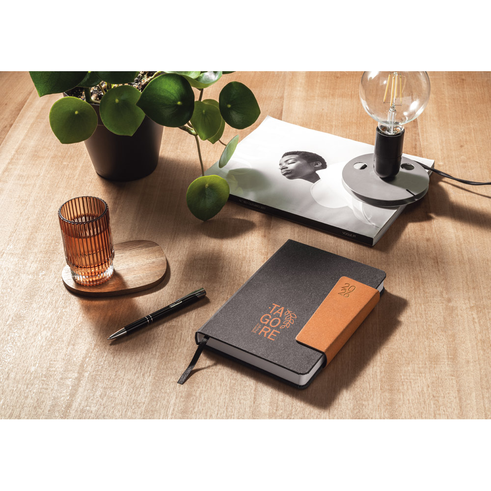 Agenda A5 personalizada em pele 58% reciclada