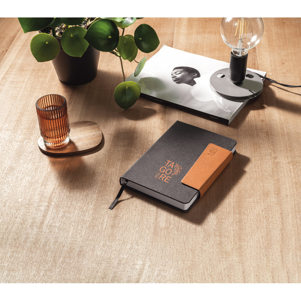 Agenda A5 personalizada em pele 58% reciclada
